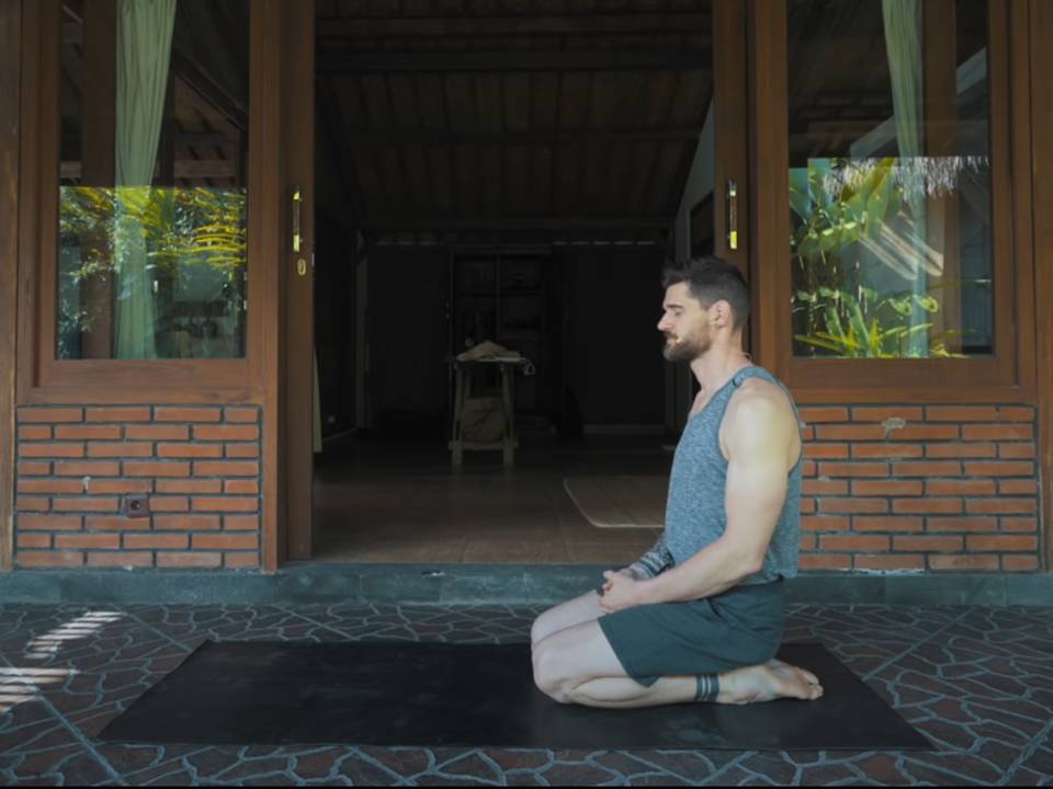 Чем полезна йога для мужчин